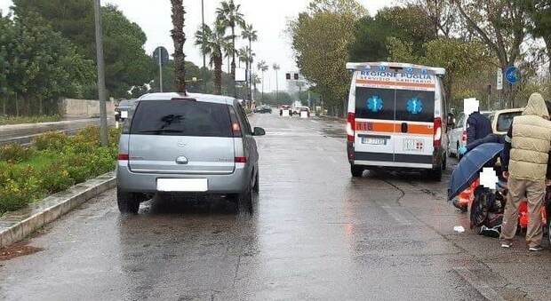 Investiti dall'auto nei pressi del Palazzetto dello Sport: due studenti 16enni in ospedale