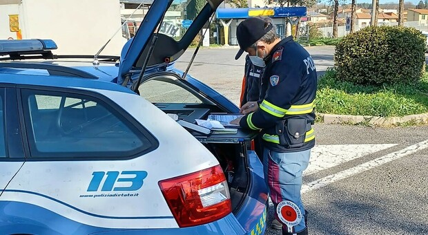 Terni, Polizia stradale in campo per controllare tir e autobus: quasi 300 le sanzioni