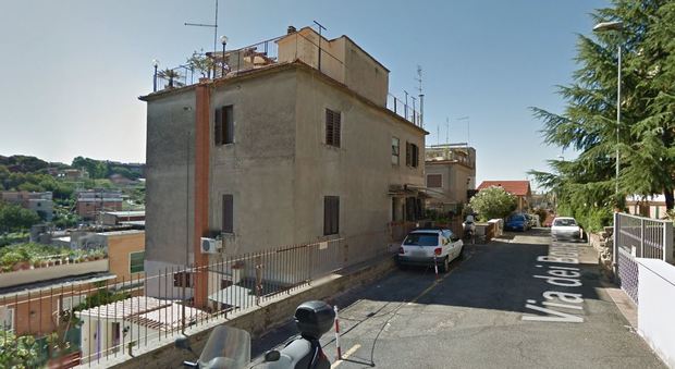 Roma, crolla torrino in un palazzo in periferia: 5 famiglie evacuate