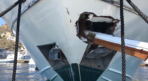 immagine Eolie, scontro tra traghetto e uno yacht: cinque feriti e uno grave 