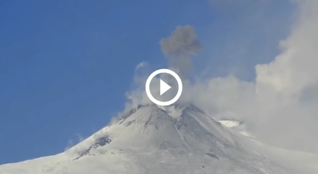 Etna, eruzione di neve