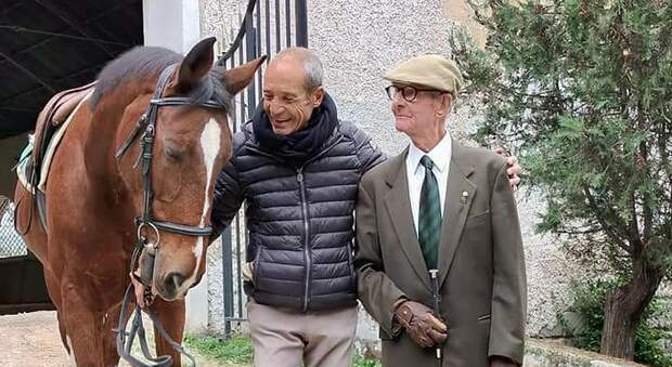 Scuola Napoletana Equitazione, festa per il cavaliere di 99 anni
