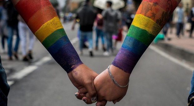Fase 2, protesta il mondo gay: «Congiunti sono un riferimento inaccettabile»