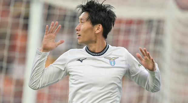 Lazio, tra i convocati contro la Juventus non c'è Kamada: il giapponese out per un problema muscolare