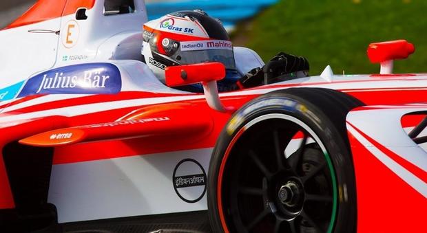 Felix Rosenqvist al volante della Mahindra di Formula E