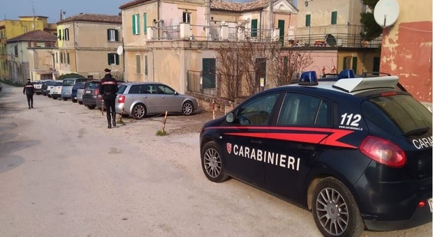 Ancona, auto abbandonate e senza assicurazione: i carabinieri ne sequestrano otto