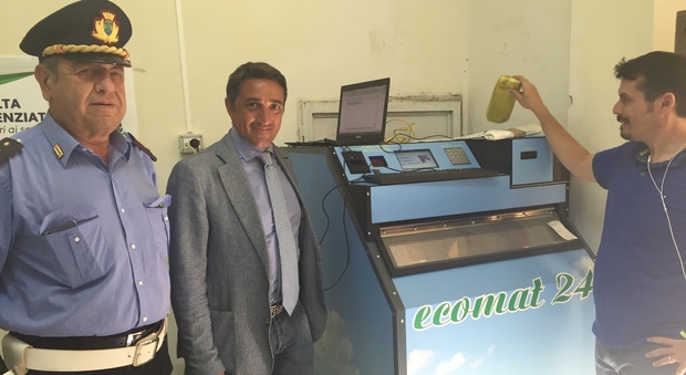 Sacchetti self service col codice fiscale: a Nocera macchina anti-sporcaccioni, è la prima in Campania