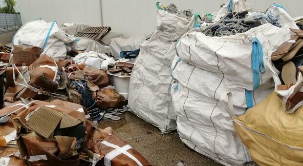 «Terra dei fuochi», l'operazione contro lo smaltimento illecito dei rifiuti: 2 denunce