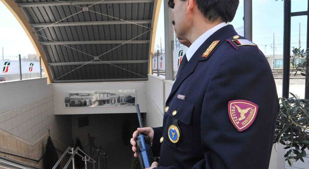 Roma, corriere della droga bloccato in stazione: trasportava un chilo di sostanze nello zaino