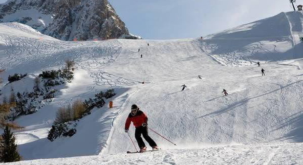 Venerdì si apre la stagione sciistica, neve sul Faloria e alle Cinque Torri