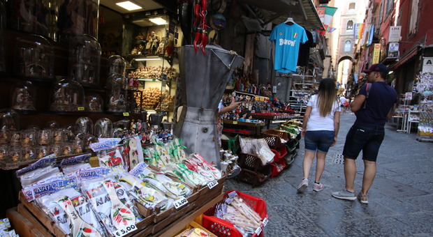 Napoli: più fondi per San Gennaro, via le cianfrusaglie da San Gregorio Armeno