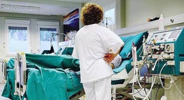 Emergenza in corsia, mancano 70 infermieri i reparti al collasso