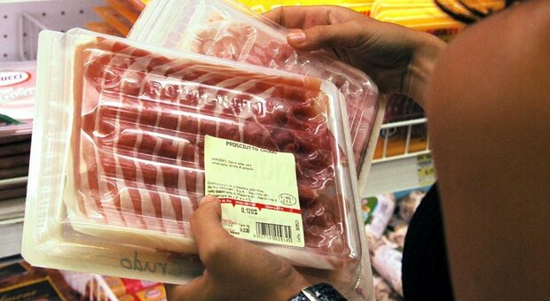 Alimenti, l'Europa vuole nuove etichette sulla scadenza del cibo: arriva "Spesso buono oltre"
