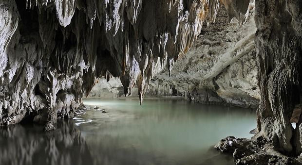 Grotte di Pertosa, scoperto «l'antro di Polifemo»: un villaggio di palafitte costruito 3.500 anni fa