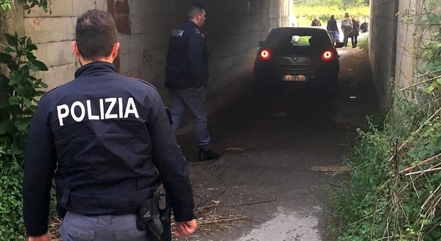 Donna trovata morta a Salerno: aveva pantaloncini e slip abbassati forse è una prostituta scomparsa