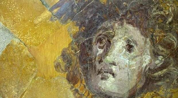 Scavi di Pompei, appello social ai turisti: «Donate per il restauro degli affreschi»