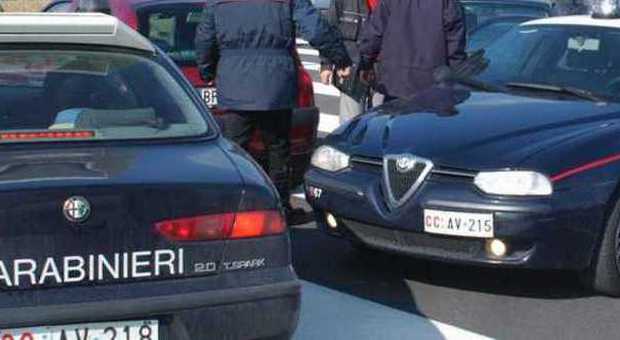 Terni, tenta di evitare l'arresto del figlio: carabiniere in manette Stroncato giro di droga