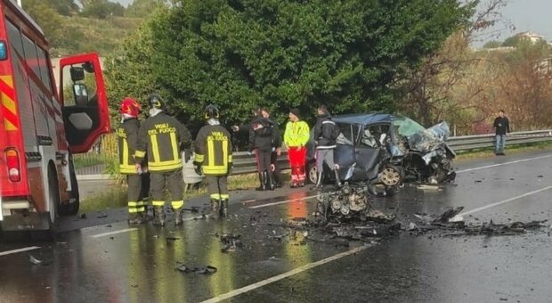 Catanzaro, scontro frontale tra due auto sulla statale Jonica: morti quattro giovani tra i 20 e i 35 anni