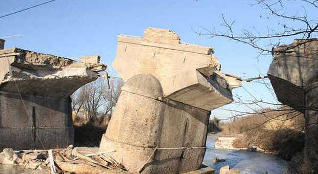 Il ponte sul Cesano sarà demolito per essere ricostruito