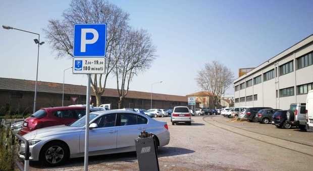 Fincantieri, allarme parcheggi: le auto arrivano ormai a Marghera