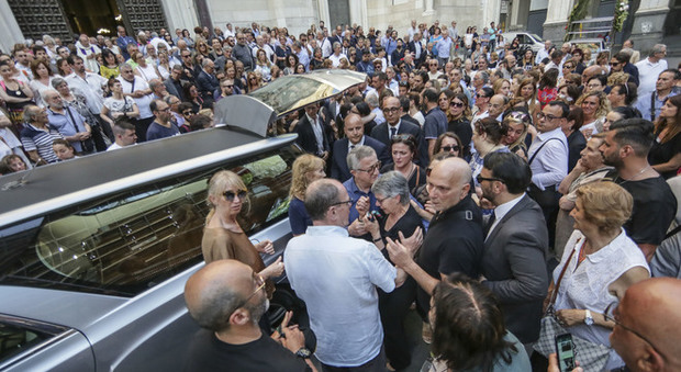 Napoli, la rabbia della figlia del commerciante morto in via Duomo: «Nessun perdono»