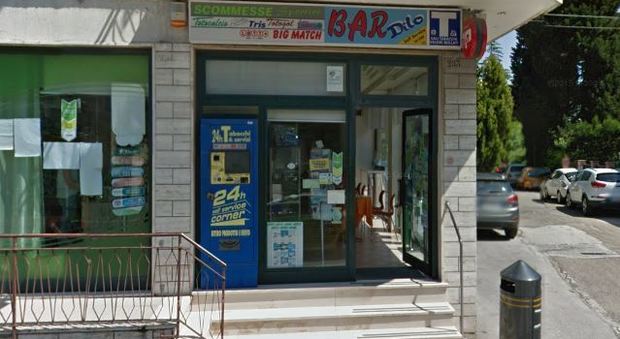 Pesaro, quarto furto al bar Dilo «Ormai siamo il bancomat dei ladri»