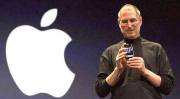 Apple, New York Times attacca Steve Jobs: «Oggi sarebbe in galera?»