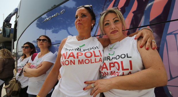 Whirlpool, assemblea in fabbrica a Napoli: «L'azienda esca dall'ambiguità»