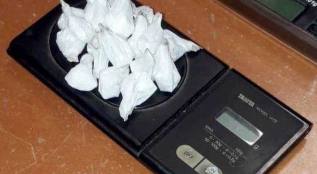 Cocaina e sostanza da taglio: arrestata 39enne leccese