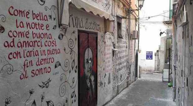 Salerno: vandali alla Fondazione Gatto, spilloni voodoo sul ritratto del poeta