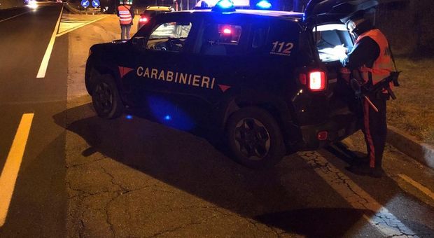 Un controllo dei carabinieri sulle strade