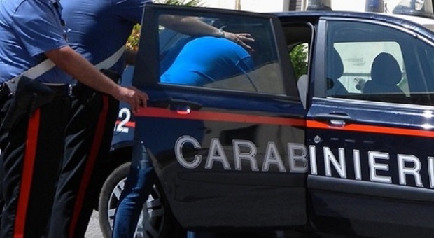 Marocchino sfascia un'auto in sosta, pordenonese non rispetta l'obbligo di dimora: arrestati dai carabinieri