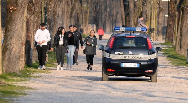 Controlli della polizia locale anche lungo le Mura di Treviso