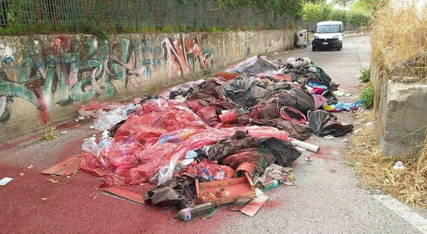 Metropolitana di Napoli, rifiuti abbandonati nella stazione di Chiaiano: sequestrata azienda