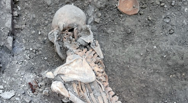 Uno degli scheletri ritrovati a Pompei