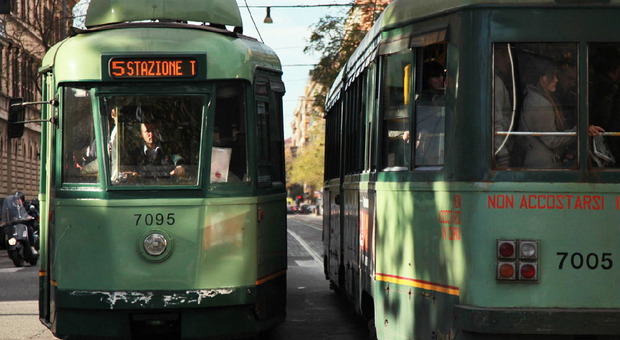 Roma, tram guasto sui binari: caos e tre linee bloccate