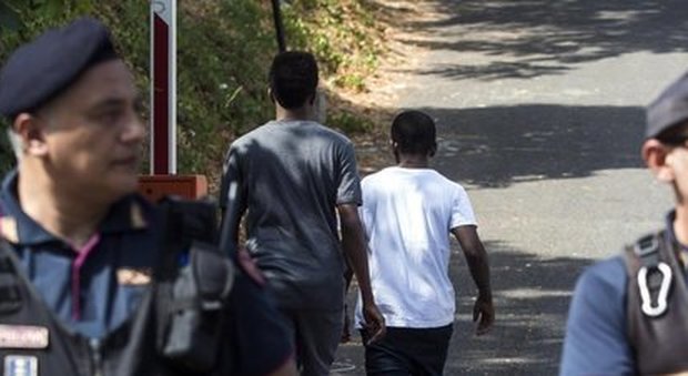 Migrante ferito a Roma, indagata la donna per lesioni aggravate: il nipote 12enne ebbe un diverbio con un eritreo