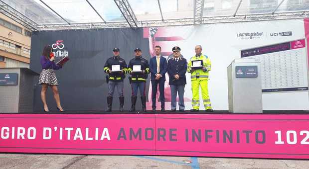 Giro d'Italia, Autostrade premia la polizia stradale