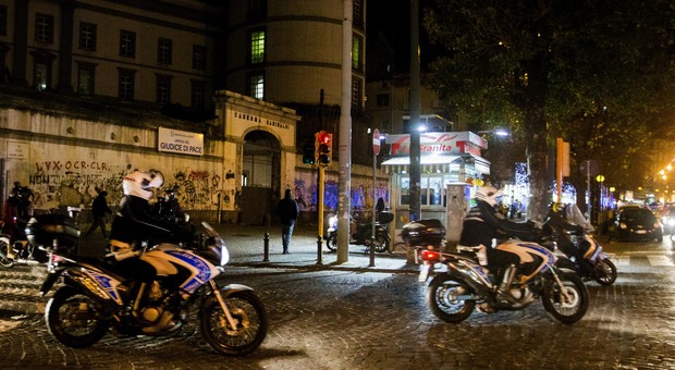 Napoli, spaccio di droga in via dei Tribunali: pusher arrestato dai falchi