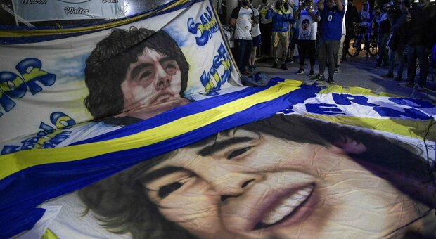 Maradona operato al cervello, ma la famiglia non voleva: «Ha deciso da solo»