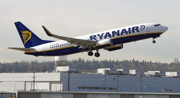 Sale con un pennarello esplosivo su un volo Ryanair diretto a Bergamo: processato a Manchester