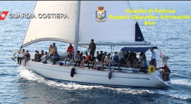 Migranti in barca a vela fino a Torre Suda, arrestato lo scafista