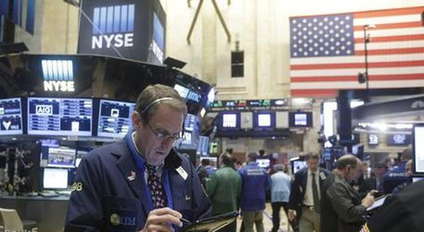 Borsa, New York cala e Dow Jones scivola ai minimi da 14 mesi