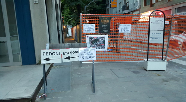 La chiusura di via Mazzini interdetta anche ai pedoni