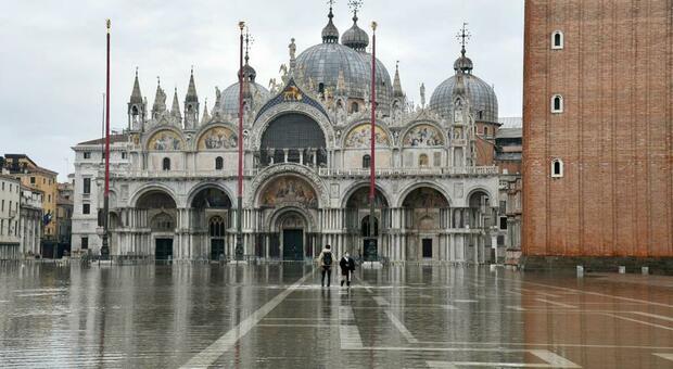 Acqua alta a Venezia: si attivano due paratoie del Mose, beneficio di 15-15 centimetri in centro storico