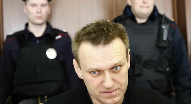 Navalny, il compagno di prigione: «Il giorno della morte le comunicazioni si sono interrotte»