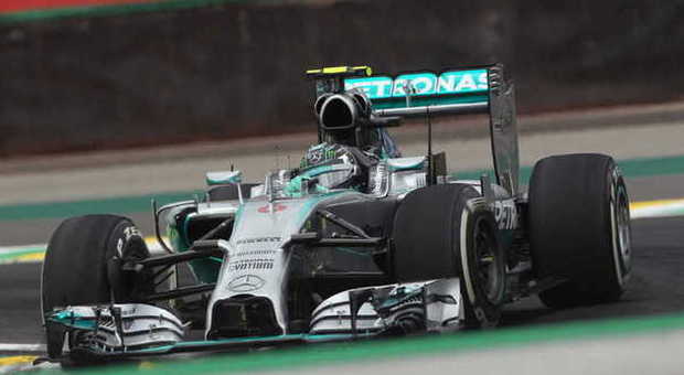 Gp del Brasile, Rosberg in pole davanti a Hamilton. Nelle retrovie le due Ferrari