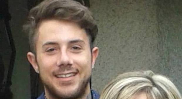 Marco GiacchettaRoma, ragazzo di 25 anni trovato morto a Cave La madre: Marco non si è suicidato, è stato ucciso