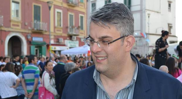 Il sindaco gay Zinno: «Su Sarri polemiche strumentali per stigmatizzare il bel gioco del Napoli»