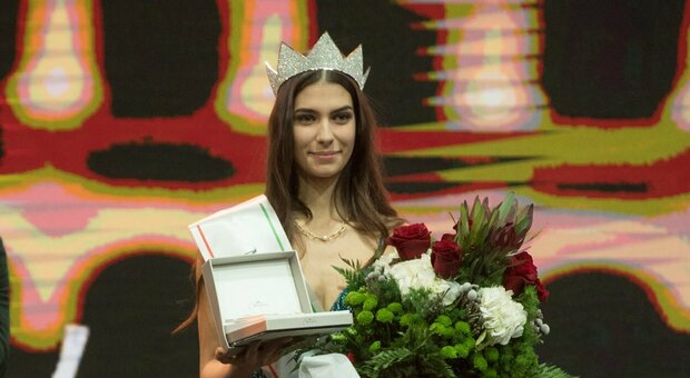 Miss Italia è Martina Sambucini, 19enne romana: «No a tv o cinema, sogno di diventare come la Ferragni»